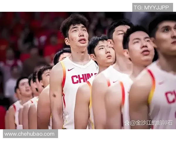 男篮蓝队迎战澳洲队全力争胜展现团队实力与拼搏精神